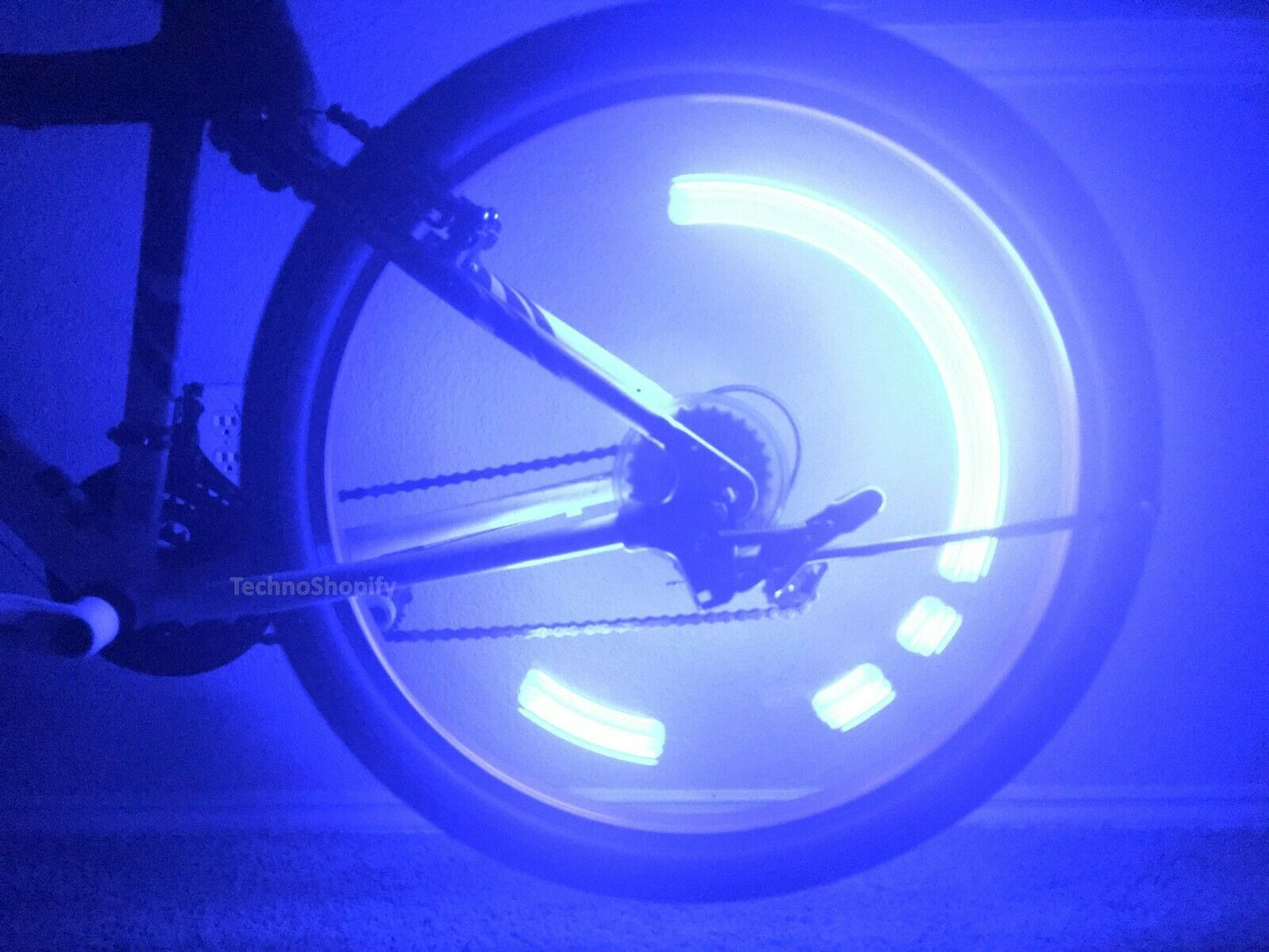SKULL HEAD LED Valve Stem CAP for Bike Bicycle Car Motorcycle Wheel Tire Light
